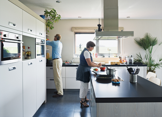 villa-van-vijven-kitchen-portrait-Marianne-and-Koos.jpg