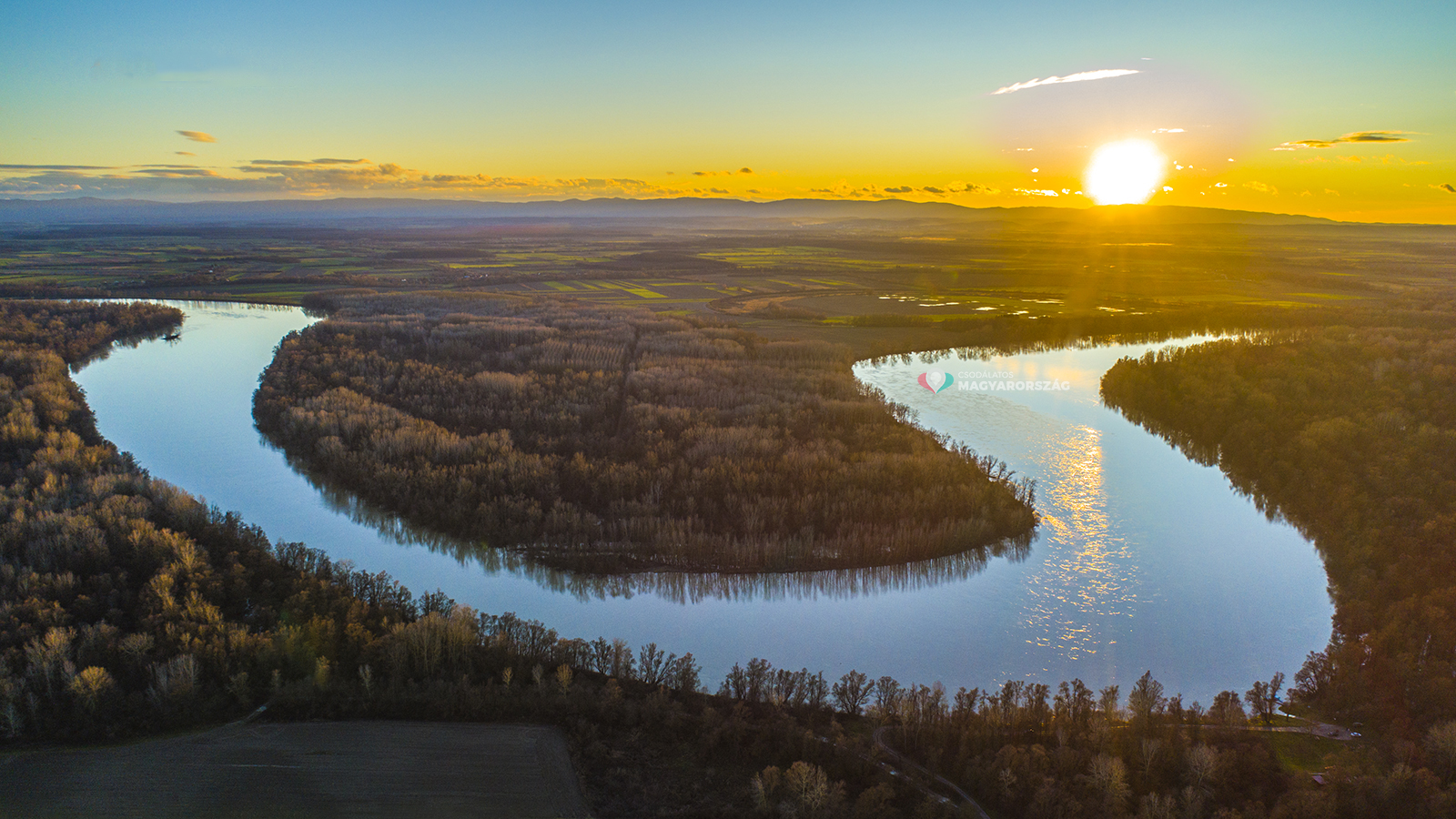 duna-drava-nemzeti-park-naplemente-dronfoto-csodalatosmagyarorszag-hajozas.jpg