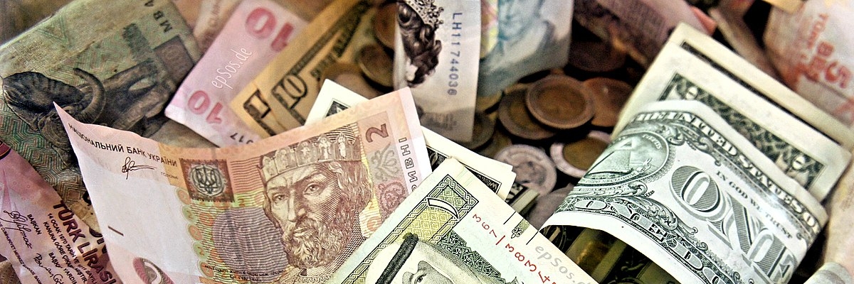 1280px-exchange_money_conversion_to_foreign_currency.jpg