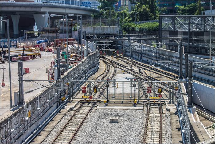 Az ERL leendő, Hong Kong Island felé húzódó vágányainak látképe Hung Hom pályaudvar északi végénél.