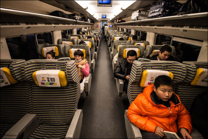 China Railways CRH2-es sorozatú nagysebességű EMU első osztályú utastere.