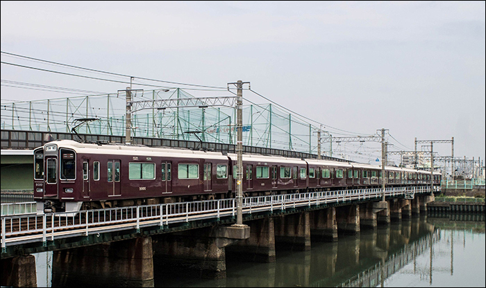 A Hitachi A-Train moduláris rendszerében, alumínium ötvözet felépítménnyel készült Hankyu 9000-es sorozat első darabja.
