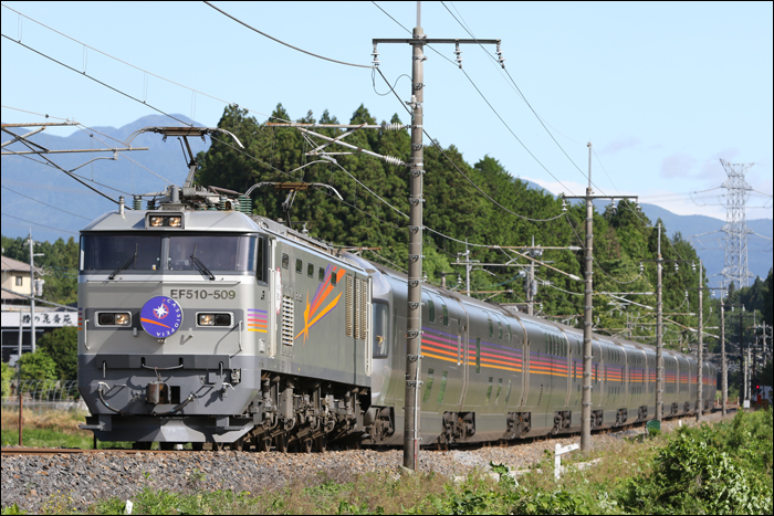 A japán éjszakai vonatok közül az 1999. júliusában indított, a Hokutosei-nél jóval magasabb komfortfokozatot képviselő „Cassiopeia” (カシオペア) kevesebb mint 20 évvel később, 2016 márciusában került ki a menetrendből. A JR East azonban nem hagyta veszni a fiatal járműveket, így 2016 óta alkalmi kirándulóvonatként találkozhatunk a szerelvénnyel.