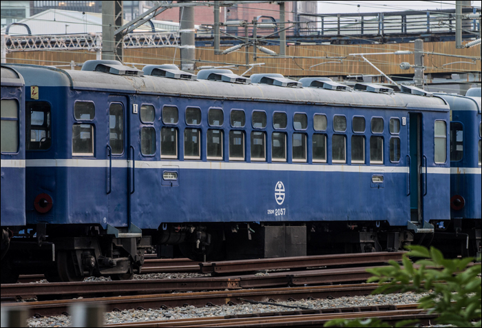 A TRA egykori Tamsui vonalán ilyen DR2000-es sorozatú motorvonatok is megfordultak, melyek az 1980-as évek végén készültek a japán Tokyu Car Co. (ma J-TREC) yokohamai üzemében.