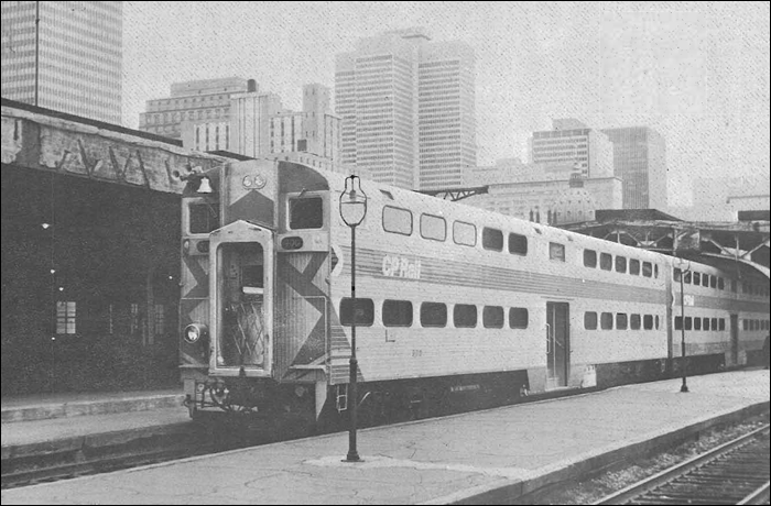A CP által 1970. április 26-án Montreal környéki használatra bemutatott, 184 férőhelyes (60 fő a felső szinten, 94 az alsón, plusz 30 állóhely), 51,25 tonna öntömegű kétszintes kocsik nem nyerék el a GO Transit tetszését. (Forrás: Bernard Wilkinson: The Gallery Cars. In: Canadian Rail, 1970, vol. 222, 30. p.)