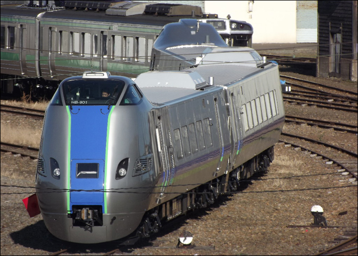 A KiHa 285-ös sorozat üde színfolt lehetett volna a JR Hokkaido erősen viseltes, öregedő gyorsvonati állományában. (Forrás: Naver Matome)