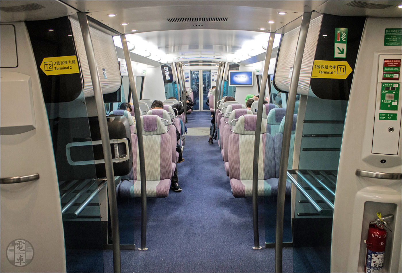 Az MTR-féle, Adtranz - CAF gyártmányú „Airport Express” utastere.