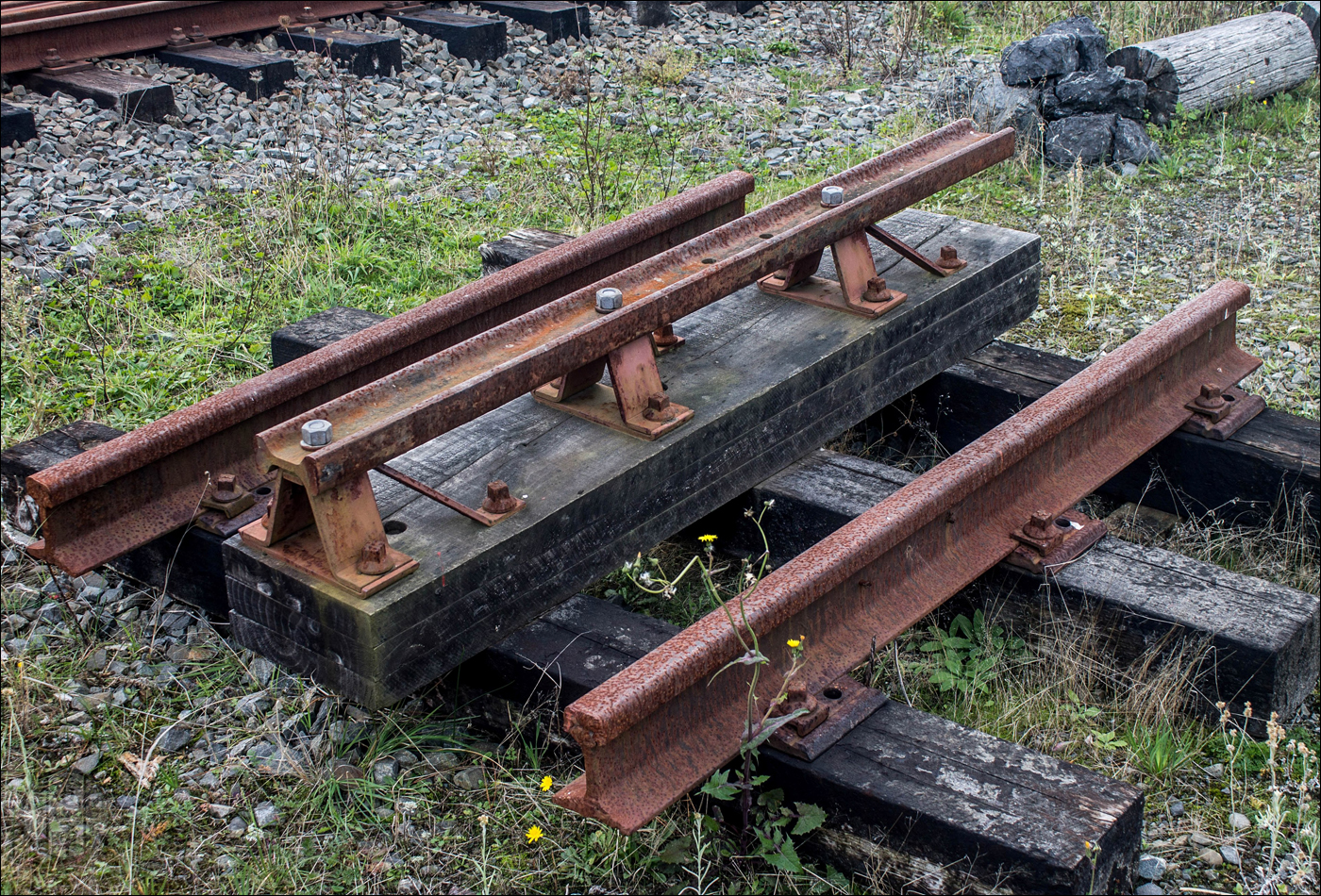 Egy darabka Fell-rendszerű pálya a Rimutaka Incline Railway Heritage Trust maymorni telephelyén. A pálya eredetileg 72 font per yard (kb. 36kg/m) tömegű sínszálakból készült, mely jelentősen nehezebb (és drágább) volt, mint az akkoriban bevett 52 és 42 font per yard tömegű társaik.