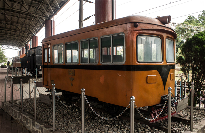 A Taiwan Sugar Co. 1961-es, saját gyártmányú, 40km/h végsebességű sínbusza.