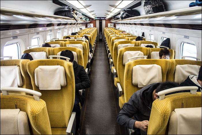 JR East E6-os sorozatú shinkansen másodosztályú ülőhelyei.