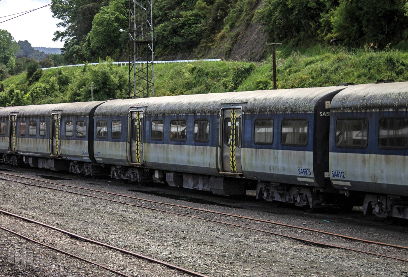 British Rail Mk2 típusú, SA (Suburban Auckland) sorozatú személykocsik Taumarunui állomásán.
