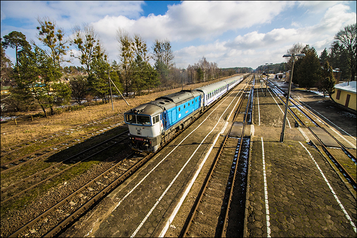 A Białystok – Suwałki szakaszon a PKPIC 141-es számú járatát a csehektől bérelt ČD 754-es sorozat továbbítja.