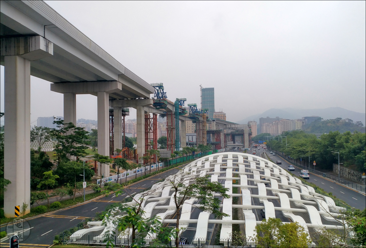 Az épülő 6-os vonal részlete Shenzhen-Északi pályaudvar közelében.