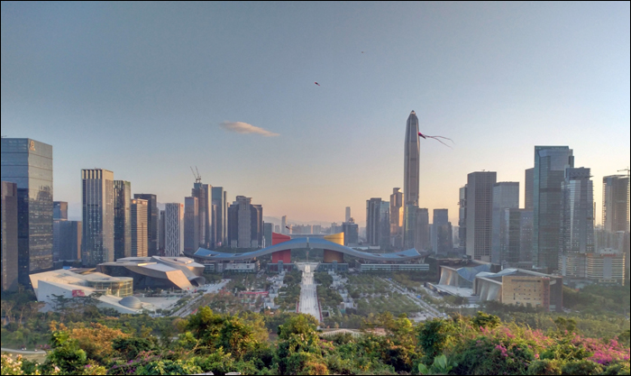 Kilátás a Shenzhen belvárosában található Lianhuashan parkból.