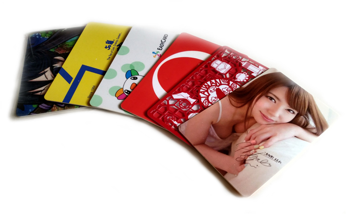 Az elérhető EasyCard és iPass közlekedési kártyák egy töredéke.