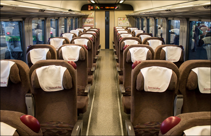JR Hokkaido 789-es sorozatú EMU helyfoglalással igénybe vehető ülőhelyei.