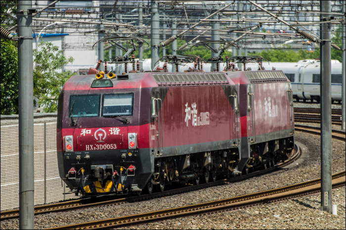 China Railways HXD3D sorozatú mozdonyok.