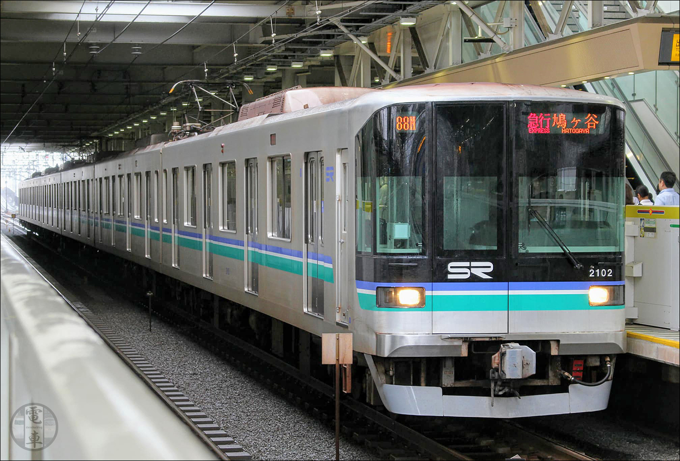 A Saitama Rapid Transit egyik 2000-es sorozatú járműve.