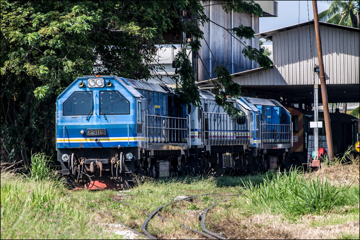 KTMB Class 29-es mozdonyok Pel Klang állomás közelében.