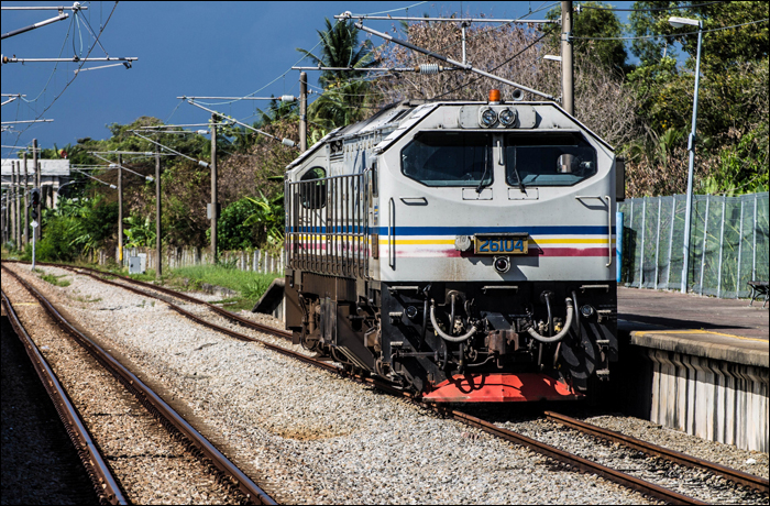 KTMB Class 26 pihen Jalan Kastam állomáson.