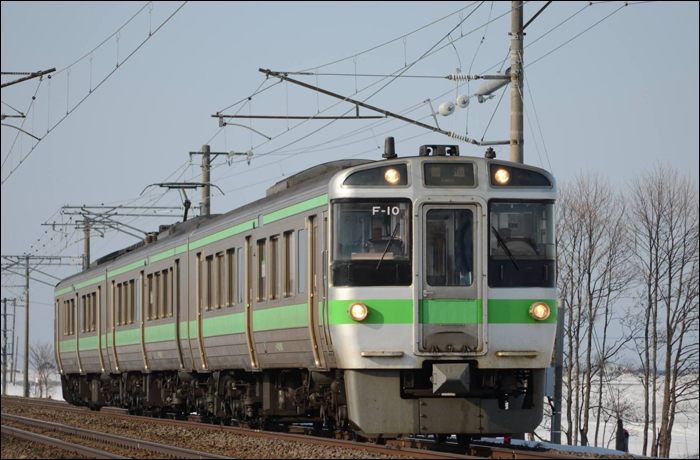 JR Hokkaido 721-es sorozatú EMU halad a Hakodate fővonalon Koshunai és Minenobu állomások közt.