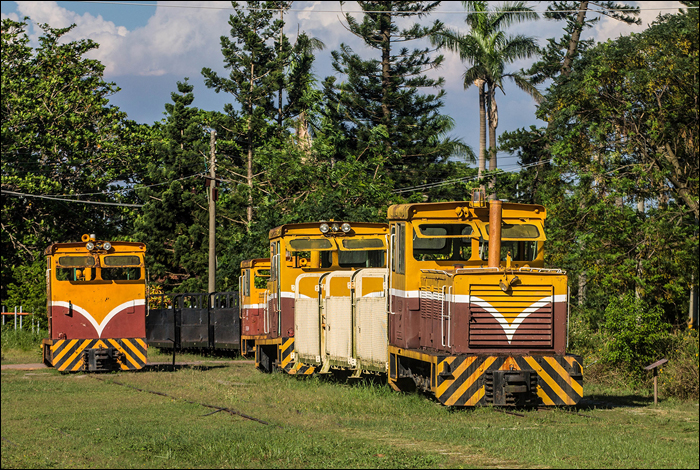 Brookville gyártmányú mozdonyok a Taiwan Sugar Co. qiaotoui üzemének udvarán.
