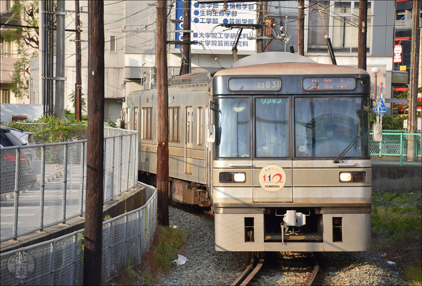 A Tokyo Metro Hibiya vonalán 2020-ig a fenti képen is látható 03-as sorozat 3, illetve 5 ajtós változataival találkozhatott az utazó. Az 1980-as évek végén, az 1990-es években készült járműveket azóta a korábban már említett, korszerűbb 13000-es sorozat váltotta, a 03-as széria néhány szerencsés tagja pedig azóta a használt járművek egyik legnagyobb felvásárlójának tekinthető Kumamoto Dentetsu állományát erősíti ehhez hasonló, kétkocsis felállásban.