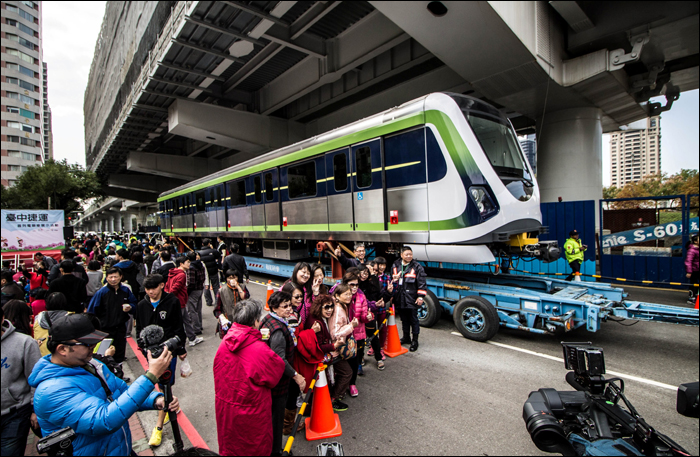 A Taichung MRT számára készült első járművek 2018 februárjában érkeztek meg a tajvani nagyvárosba. (Lehet, hogy szegény Kawasaki utolsó metrószerelvényei ezek?)