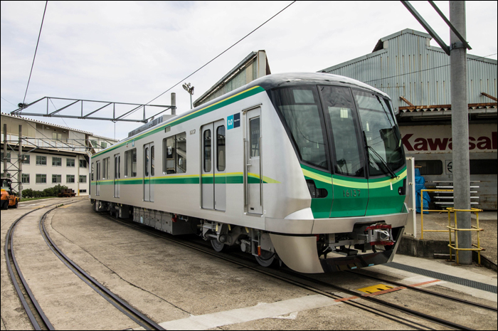 A Tokyo Metro 16000-es sorozatú járművei 2010 novembere óta bővítik a Kawasaki efACE keretében készült járművek egyelőre nem túl népes táborát.
