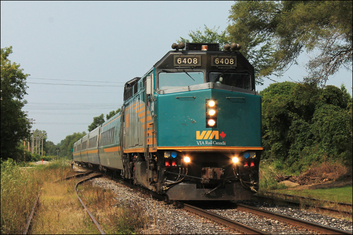 Az előző vonat párjának tekinthető Sarnia - Toronto járat érkezik Guelph városába, egy VIA Rail F40PH-2-vel az élén.