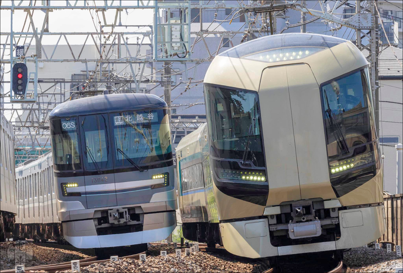 A Tobu Skytree vonalon a fenntartó Tobu mellett a Tokyo Metro Hibiya és Hanzomon vonaláról származó járművek is felbukkannak, itt például a Tokyo Metro egyik 13000-es sorozatú motorvonata pózol a Tobu 500-as sorozattal. Az átjárhatóságnak hála a Tokyo Metro vonalairól átszállás nélkül utazhatunk akár egészen Minami-Kurihashi állomásig.