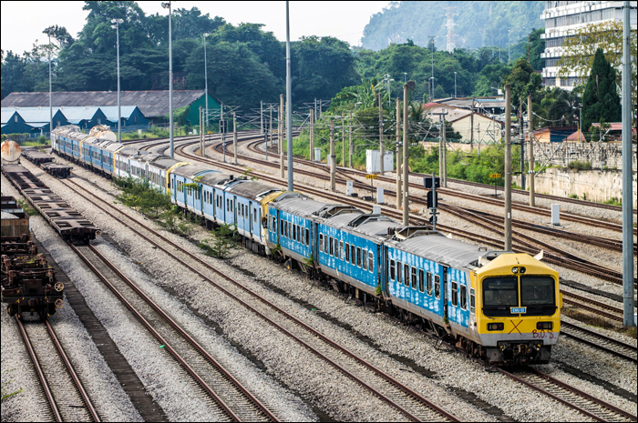 Selejtezett Class 81-es és Class 82-es motorvonatok Ipoh állomás közelében. (A képre kattintva az nagyobb méretben is megtekinthető!)
