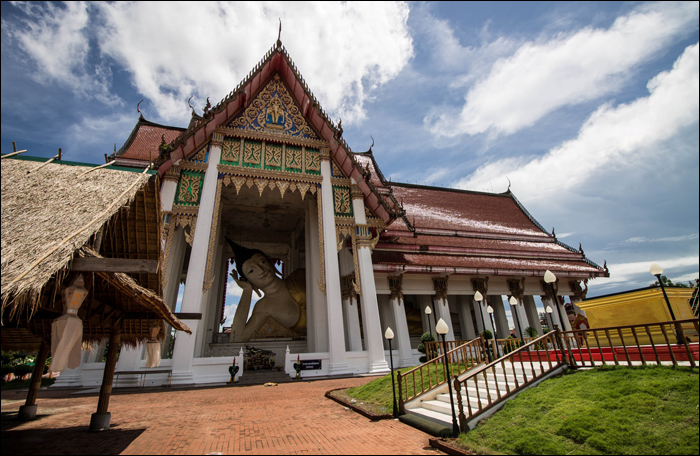 A Wat Hat Yai Nai templomnál található fekvő Buddha szobor.