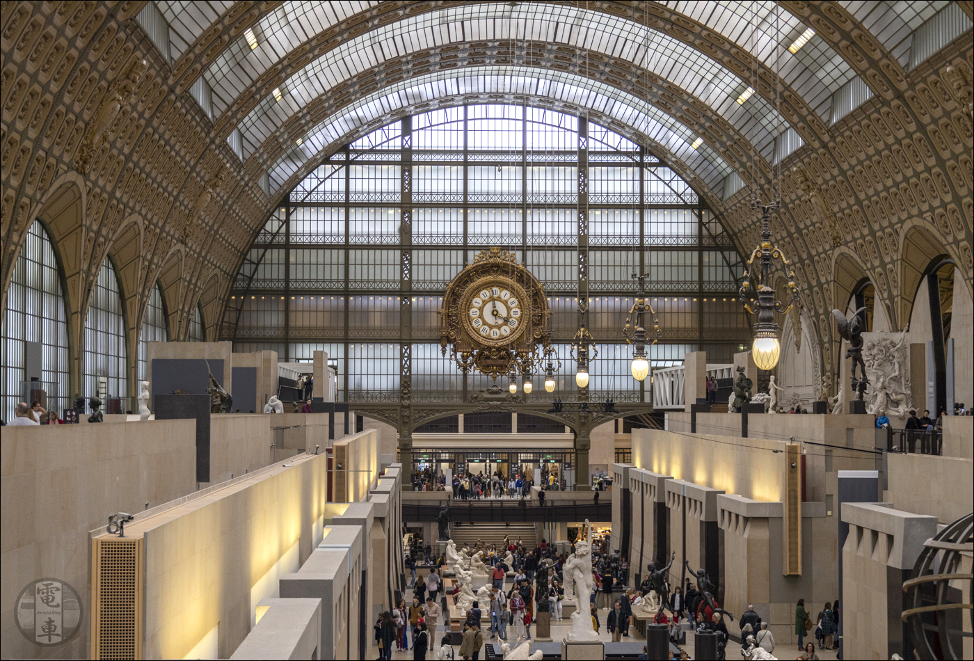 A Musée d'Orsay, leánykori nevén Gare d'Orsay csarnoka a tipikus fejpályaudvar minden jellegzetességét magán viseli.