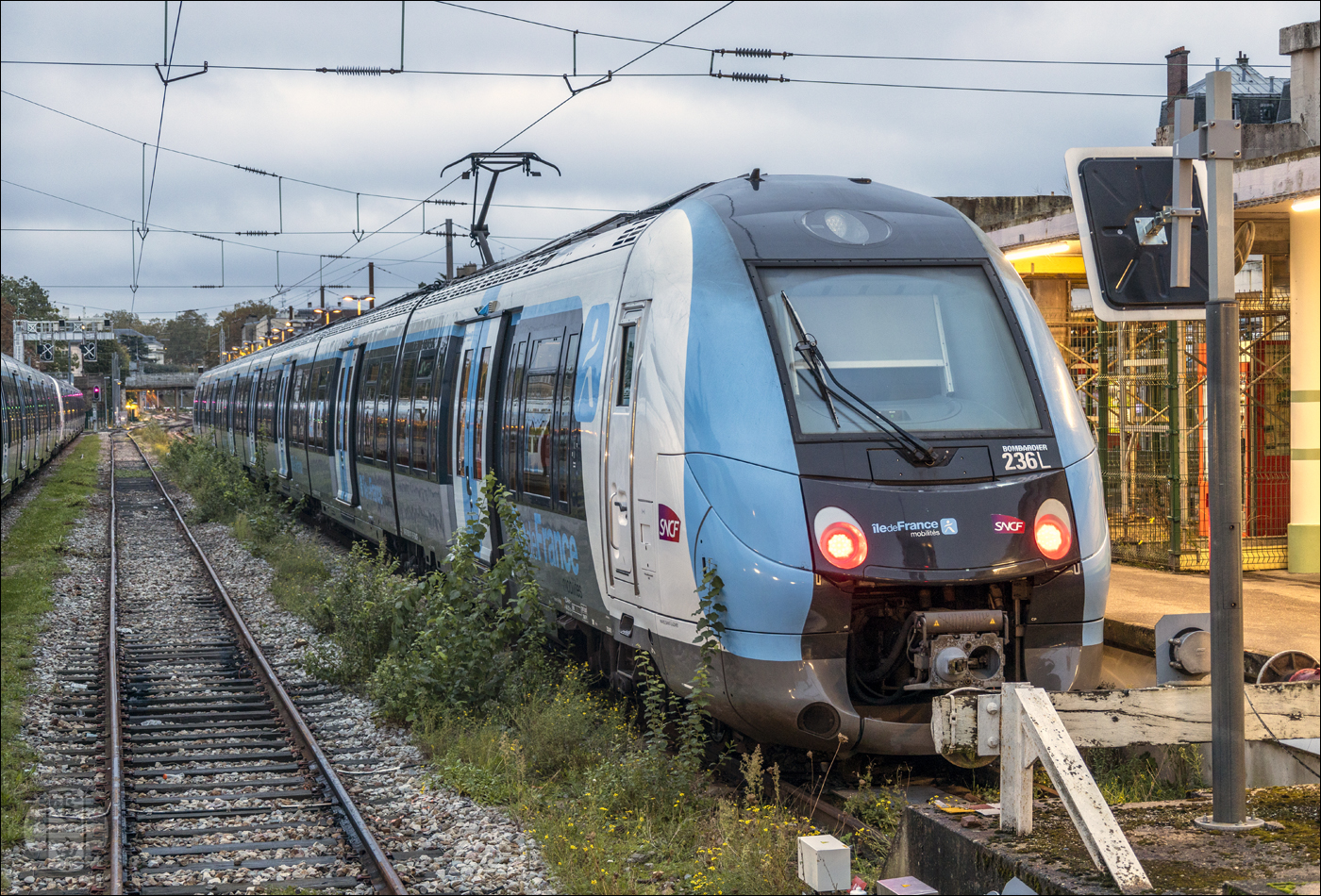 A Transilien L vonalán közlekedő egyik Z50000-es sorozatú jármű Versailles-Rive Droite állomáson.