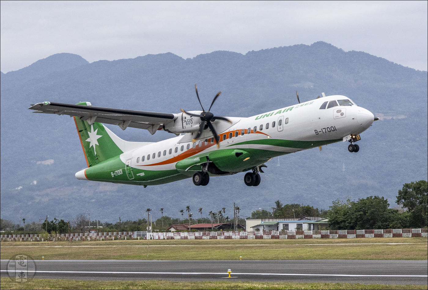 A UNI Air egyik ATR 72-600-as gépe indul Taitung repteréréről Taipei - Songshan felé.