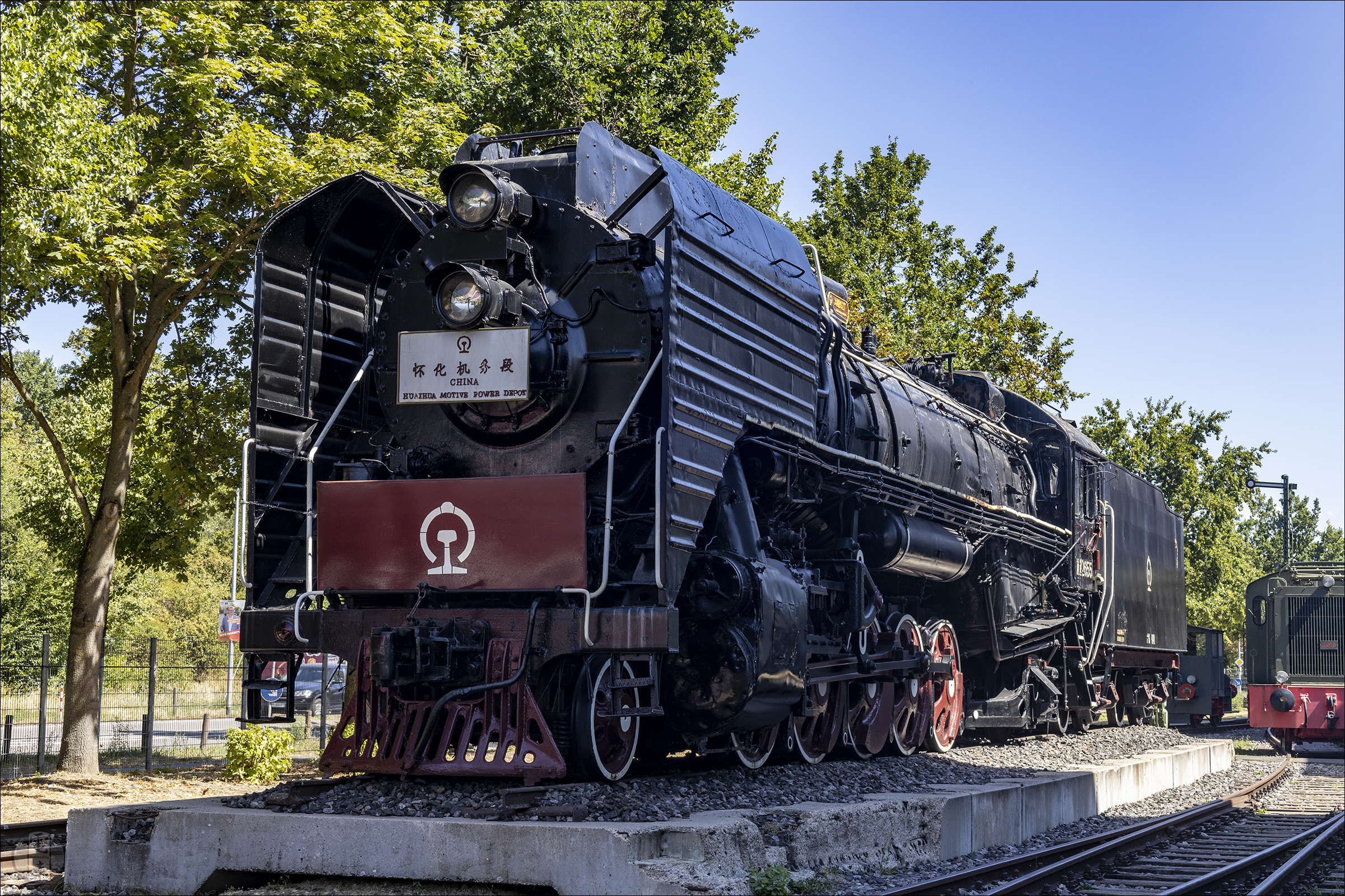 Egy QJ sorozatú gőzmozdony a Speyeri Műszaki Múzeum (Technik Museum Speyer) udvarán.