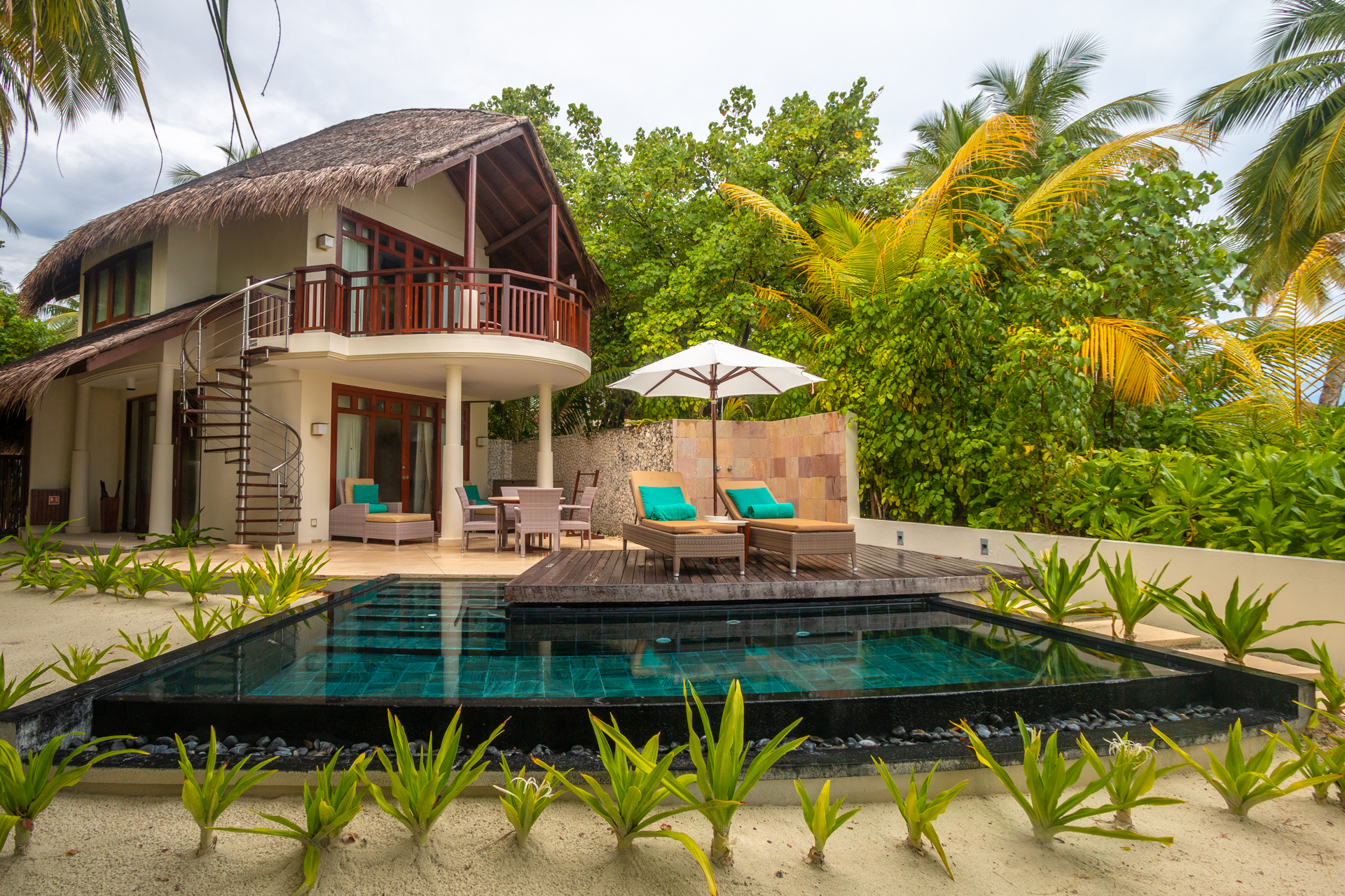 A Double Storey Beach Villa with Pool villatípus