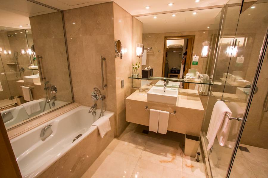 A Holiday Inn Silom elegánsabb fürdőszobája