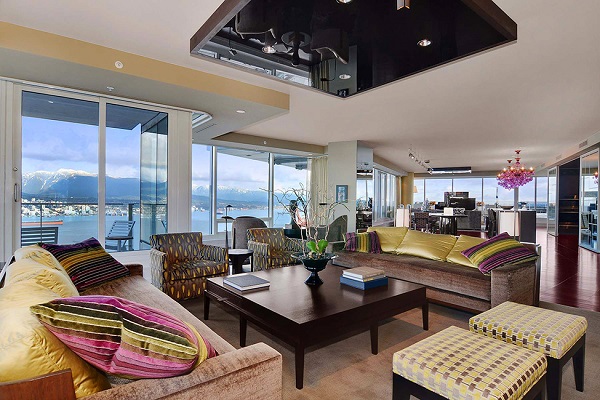 2013-08-07_glossy penthouse in Vancouver_1.jpg