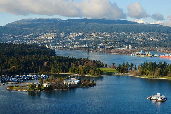 2013-08-07_glossy penthouse in Vancouver_15.jpg