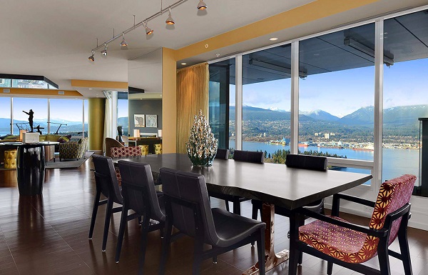 2013-08-07_glossy penthouse in Vancouver_5.jpg