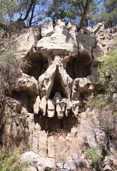 skull-cliff.jpg