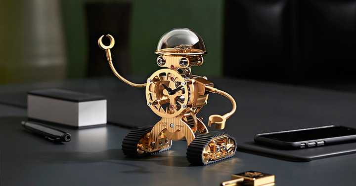 Robotóra az íróasztalra