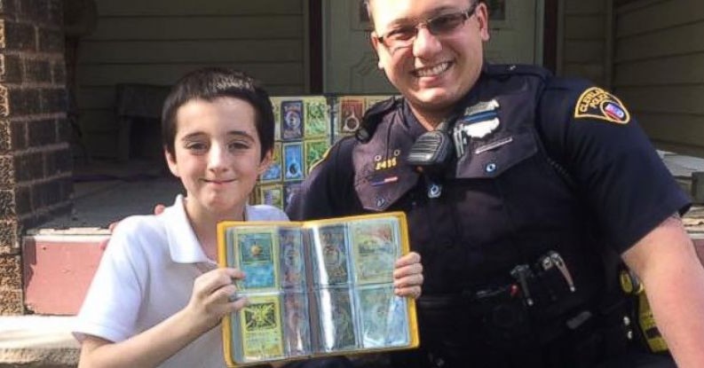 Ellopták a kissrác Pokémon kártyagyűjteményét, a rendőr a sajátját adta oda neki