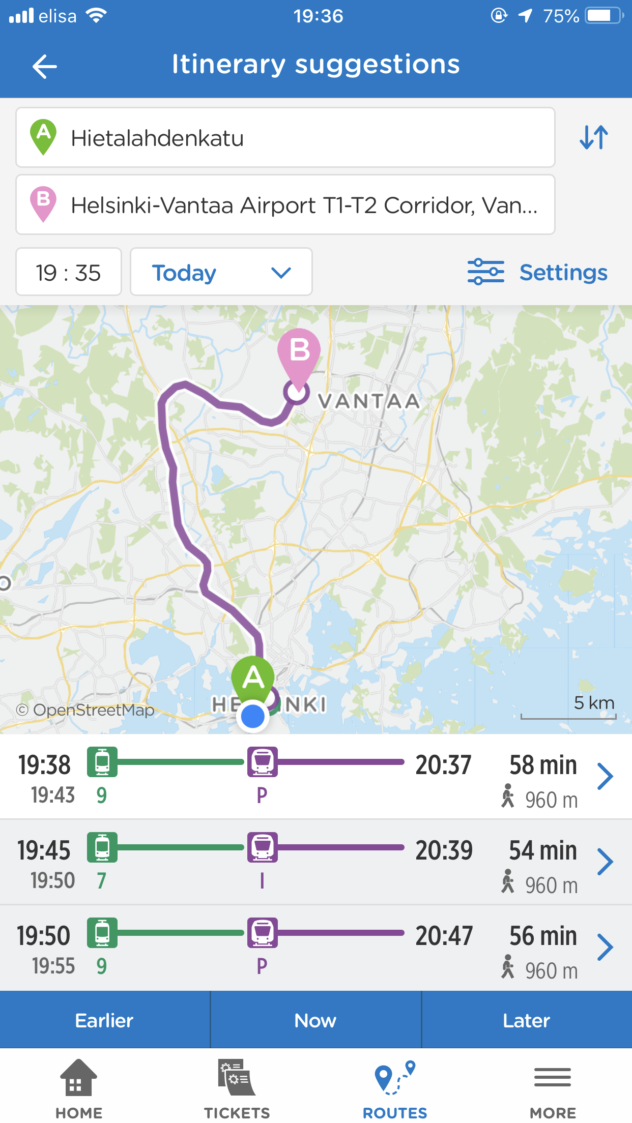 Helsinkiben a közlekedési vállalat (HSL) appja tud tömegközlekedéssel útvonaltervezést, és persze rögtön meg is lehet venni a jegyet.