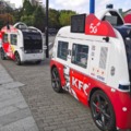 Sofőr nélküli autókkal szállítja ki az ételt a KFC