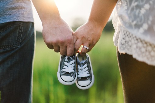 babacipoholding-hands-918990_340_1.jpg