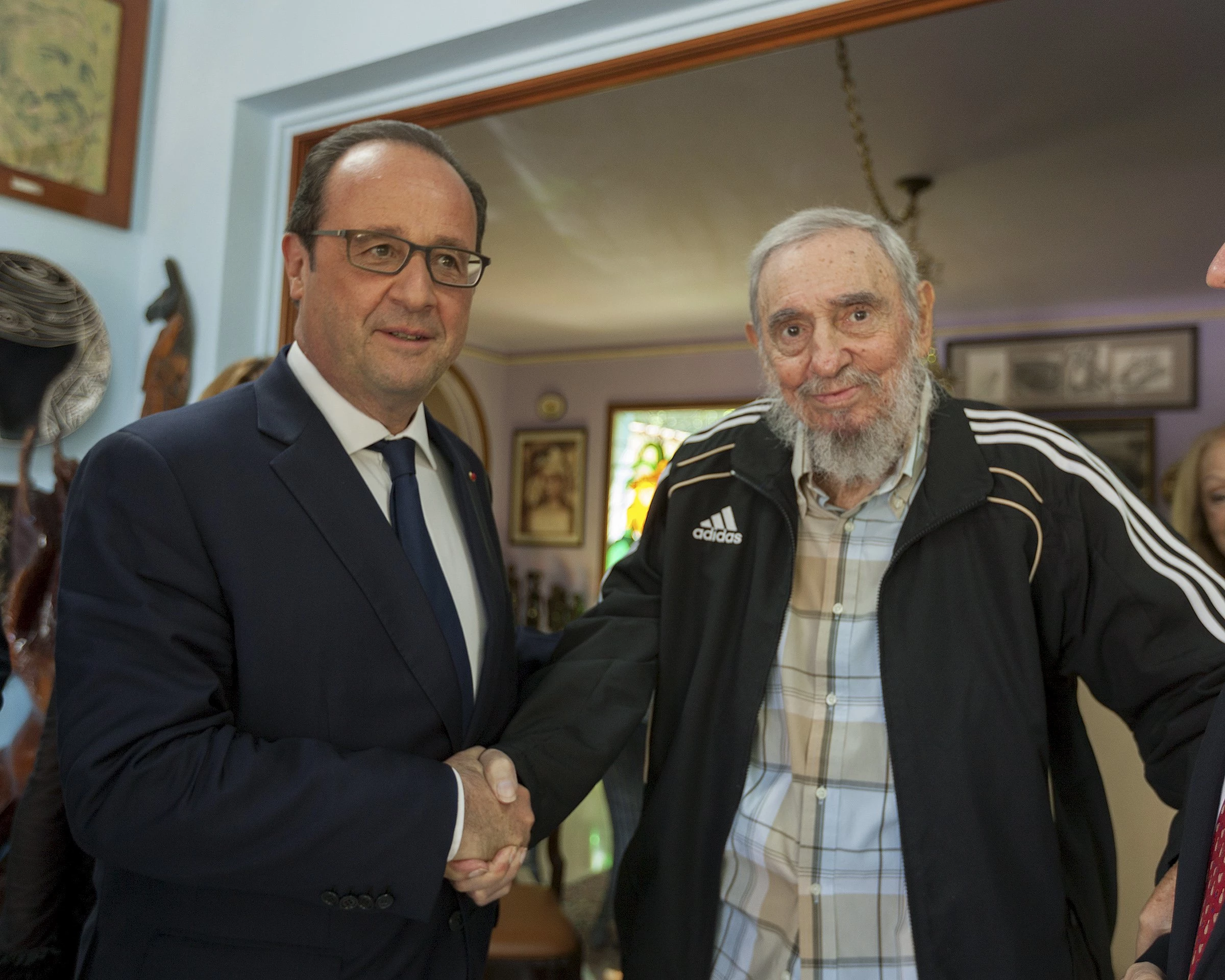 Francois Hollande francia elnök és Fidel Castro Kuba ikonikus régi vezetőjének találkozása. A francia elnök a héten több napos látogatássorozatot tett a karibi térségben. (f.: AFP)