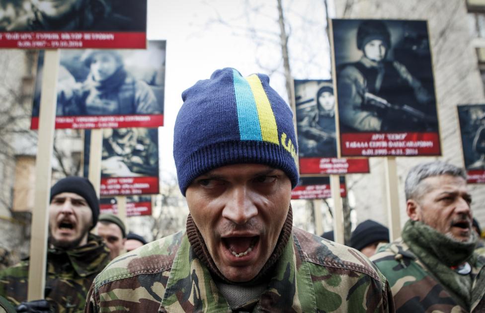 Kormányellenes szélsőjobboldali tüntetők Kijevben (f.: Reuters)